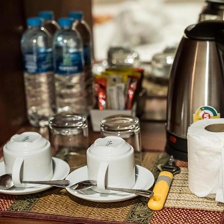 Hemingway'S Hotel Patong Bagian luar foto