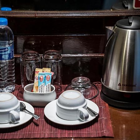 Hemingway'S Hotel Patong Bagian luar foto