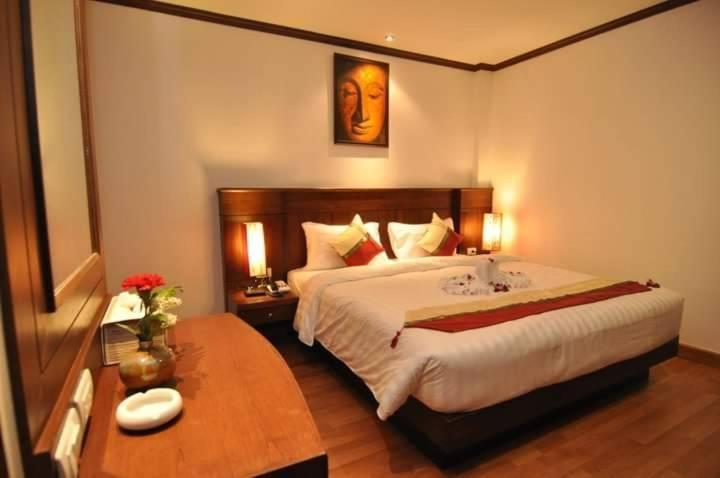 Hemingway'S Hotel Patong Bagian luar foto