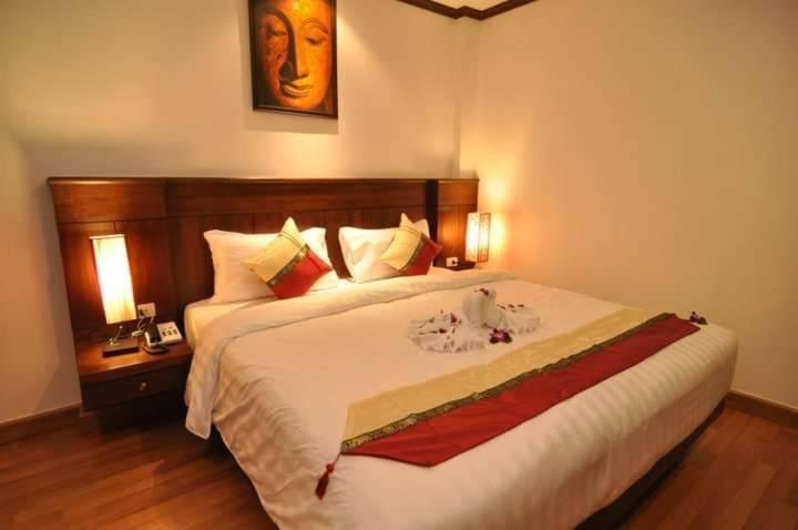 Hemingway'S Hotel Patong Bagian luar foto
