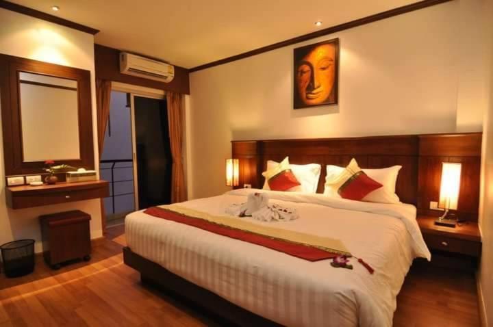 Hemingway'S Hotel Patong Bagian luar foto
