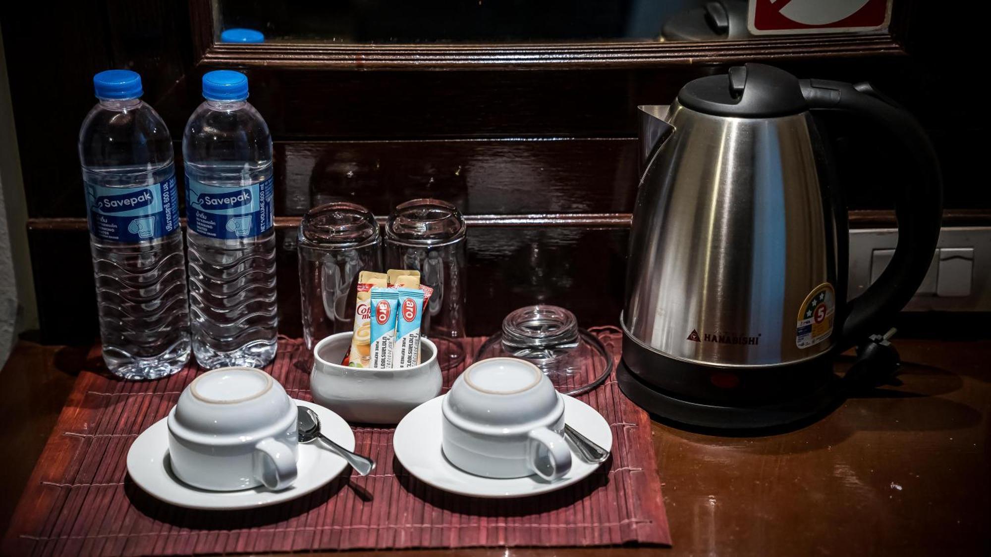 Hemingway'S Hotel Patong Bagian luar foto